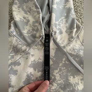 Brand new Lulu sweatshirt!! Never worn, perfect for spring.